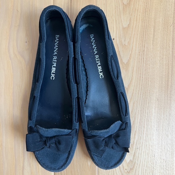 Banana Republic suede flats, Size 7.5 - Picture 4 of 5